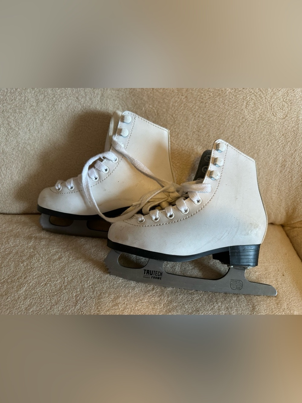 DBX Girl’s Youth Figure Skates Sz 10J (Shoe Sz 11-12) Traditional Ice Skates